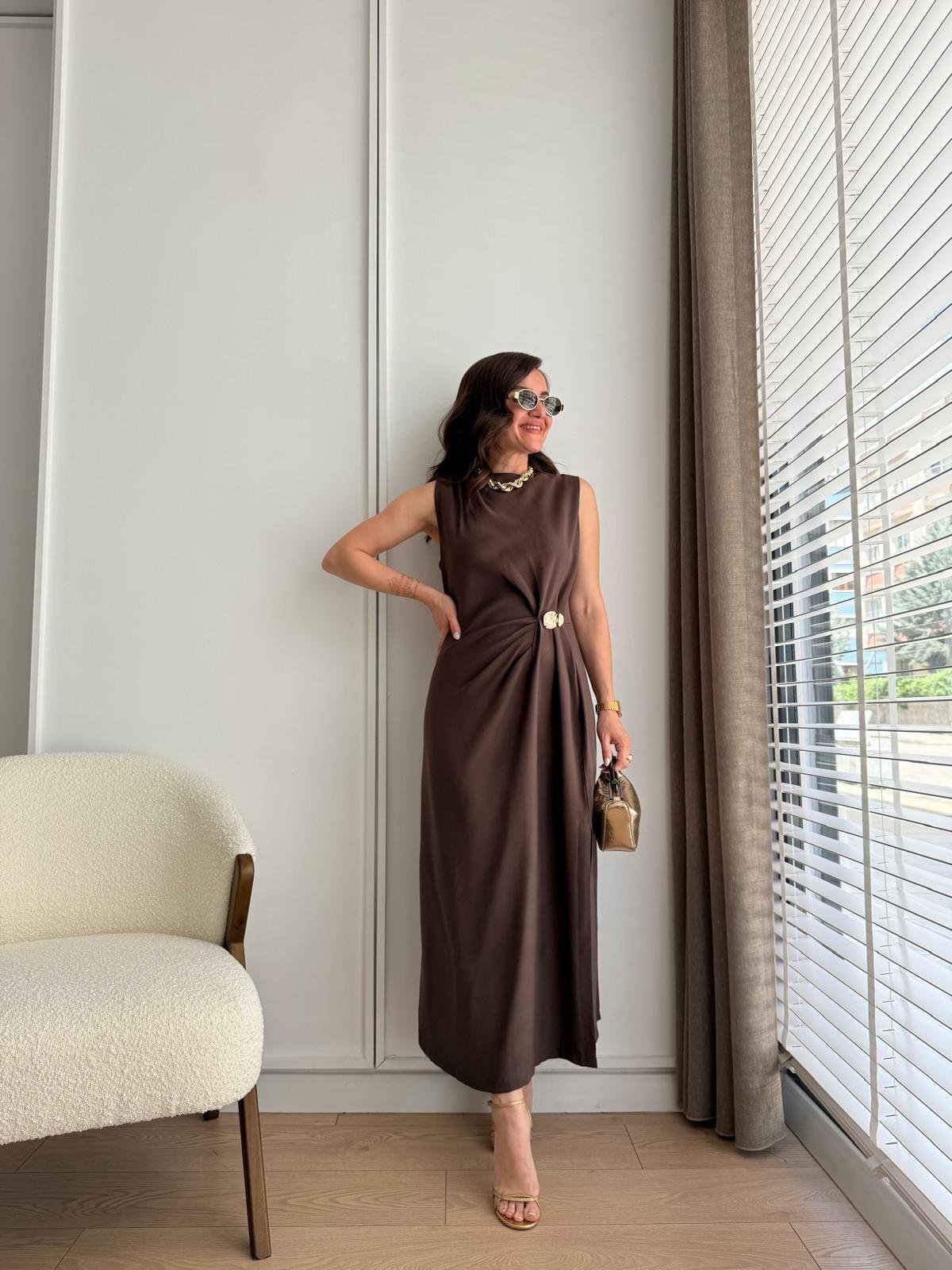 Kahve rengi Bel Toka Detaylı Yırtmaçlı Elbise 2264