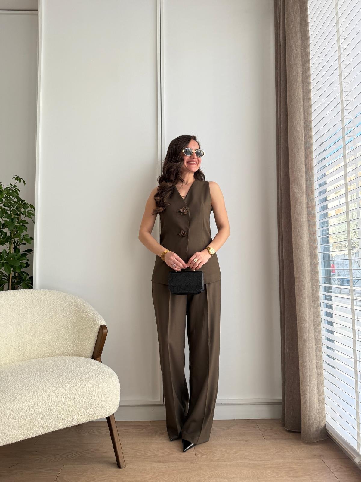 Kahve rengi Bronş Düğmeli Tasarım Yelek Pantolon Takım 8544