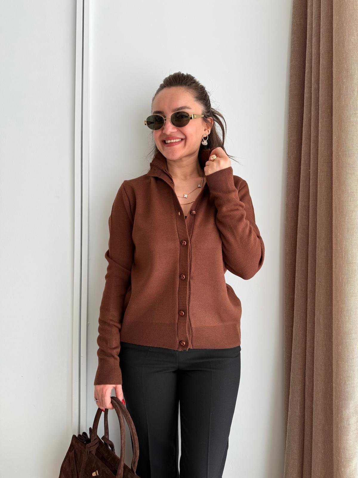Kahve rengi Dik Yaka Düğmeli Triko Hırka 241147