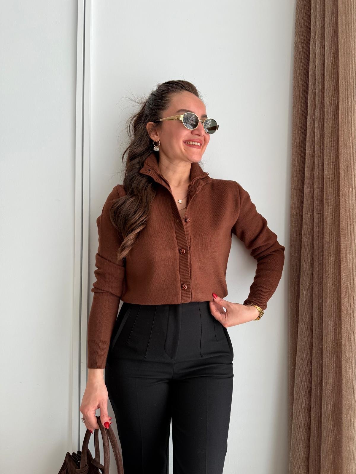 Kahve rengi Dik Yaka Düğmeli Triko Hırka 241147