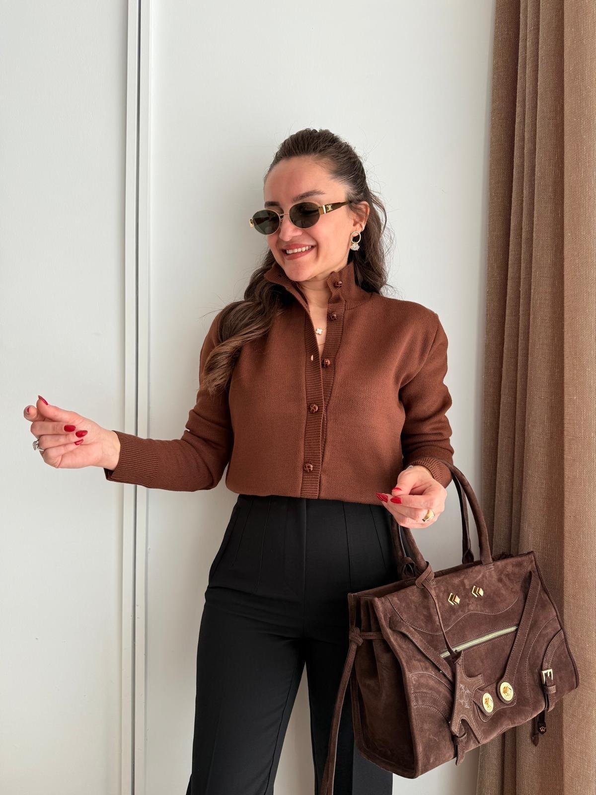 Kahve rengi Dik Yaka Düğmeli Triko Hırka 241147