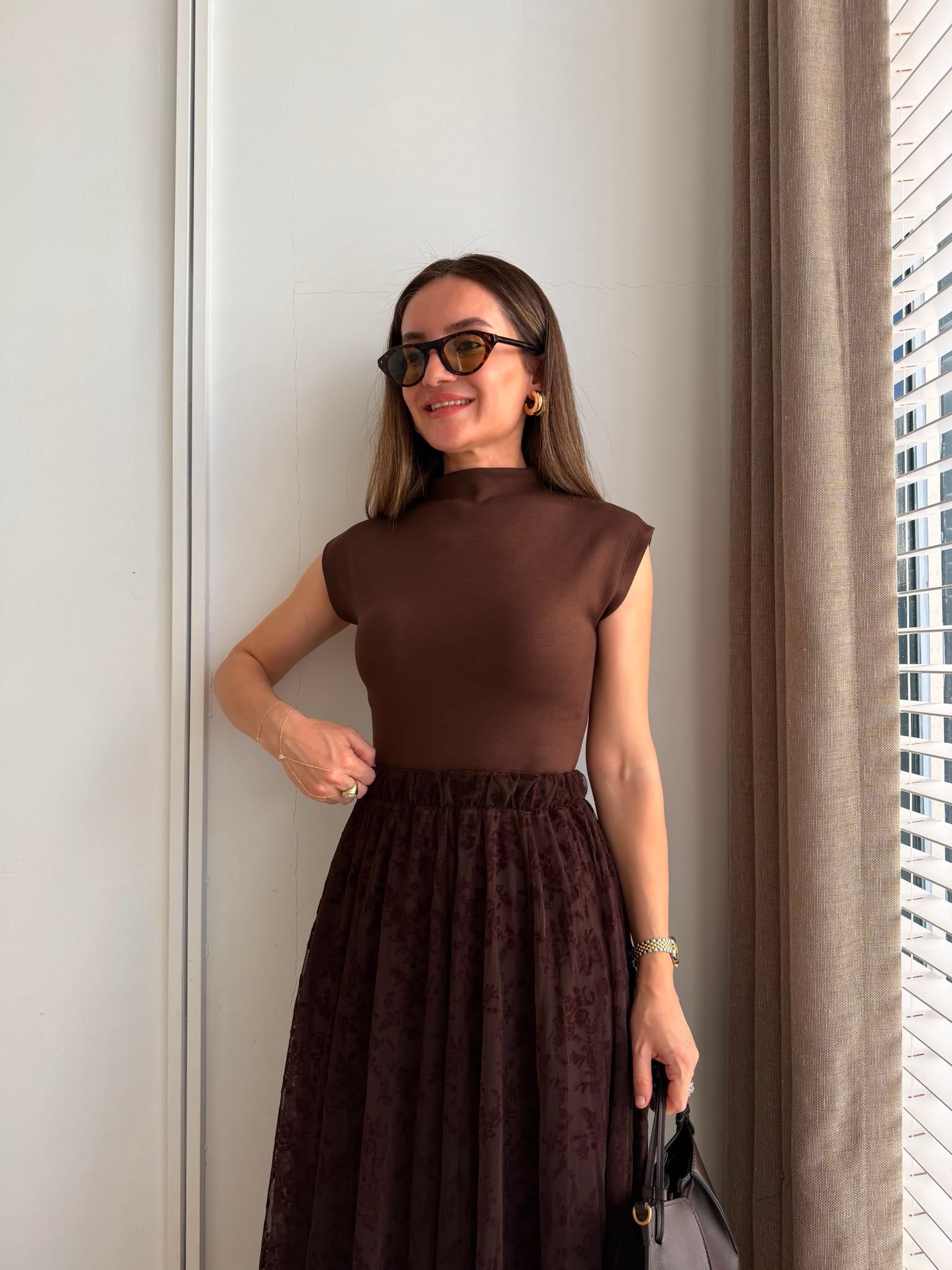 Kahve rengi Dik Yaka Modal Kumaş Bluz 23010