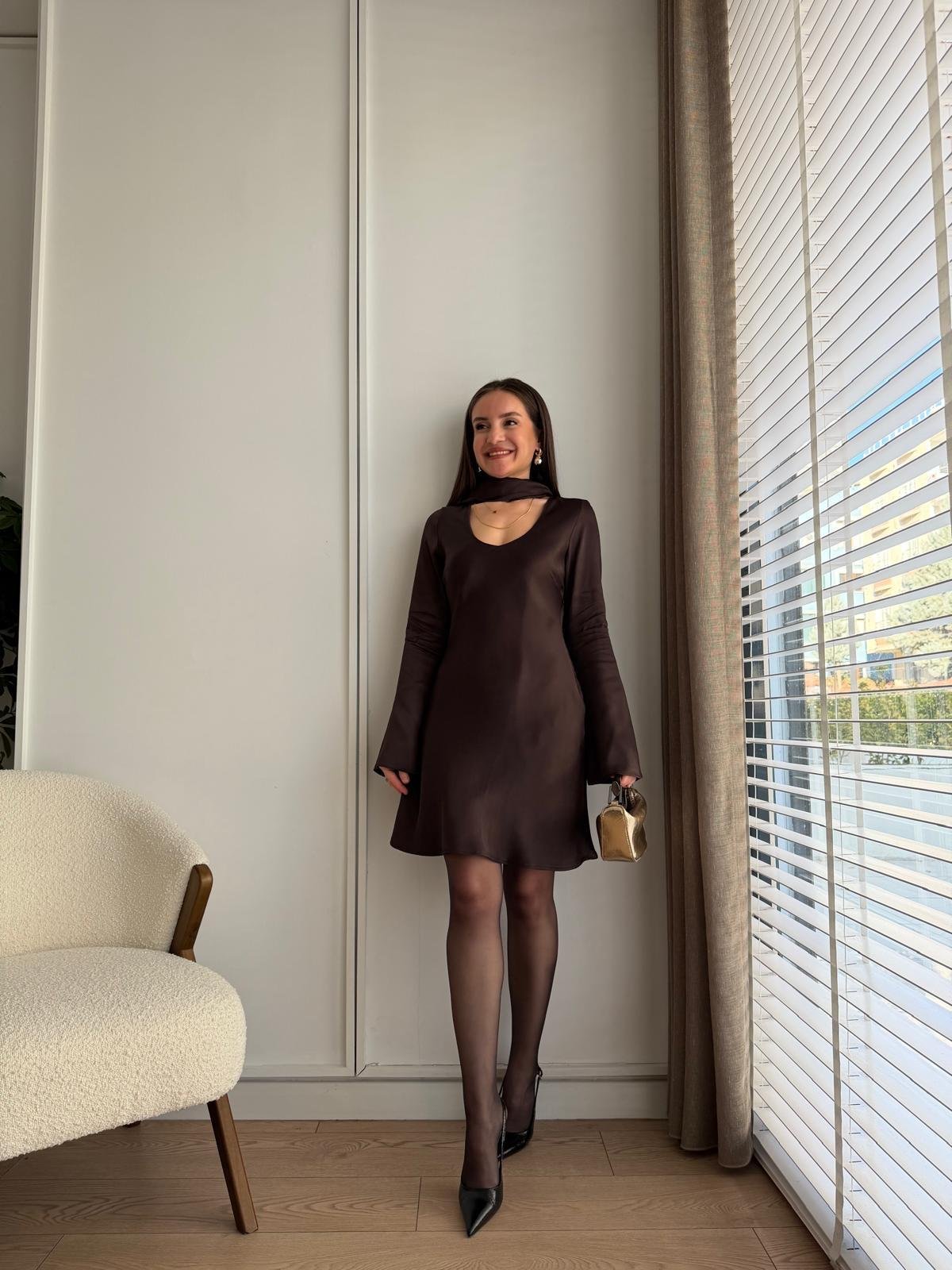 Kahve rengi Fular Detaylı Mini Boy Saten Elbise 7778