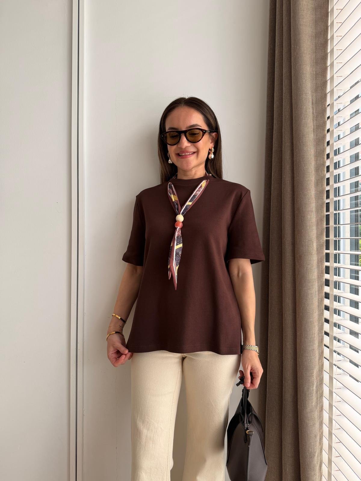 Kahve rengi Fularlı Bisiklet Yaka Tshirt 2316