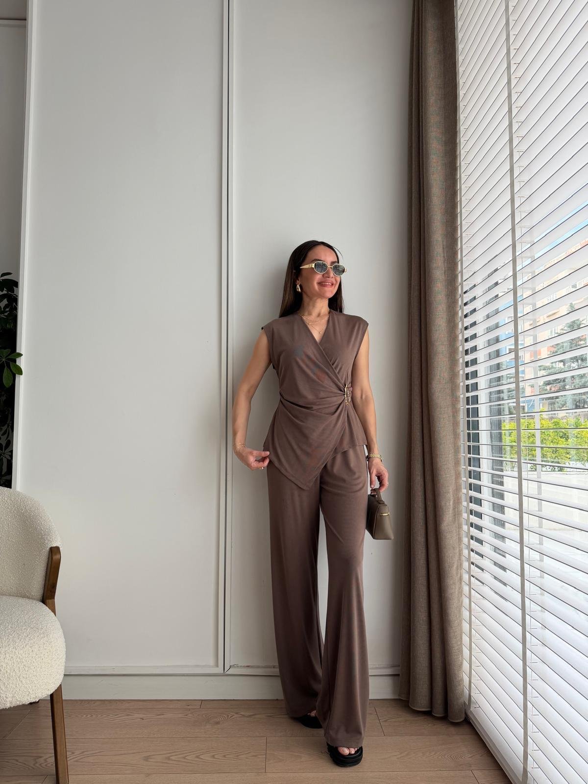 Kahve rengi Gold Tokalı Fitilli Bluz Pantolon Takım 39251