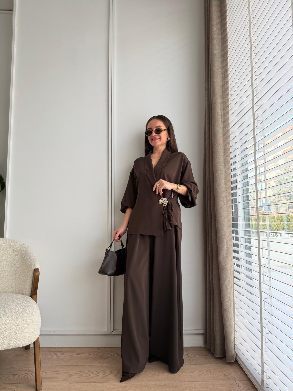 Kahve rengi Gül Broşlu Ceket Pantolon Takım 8896