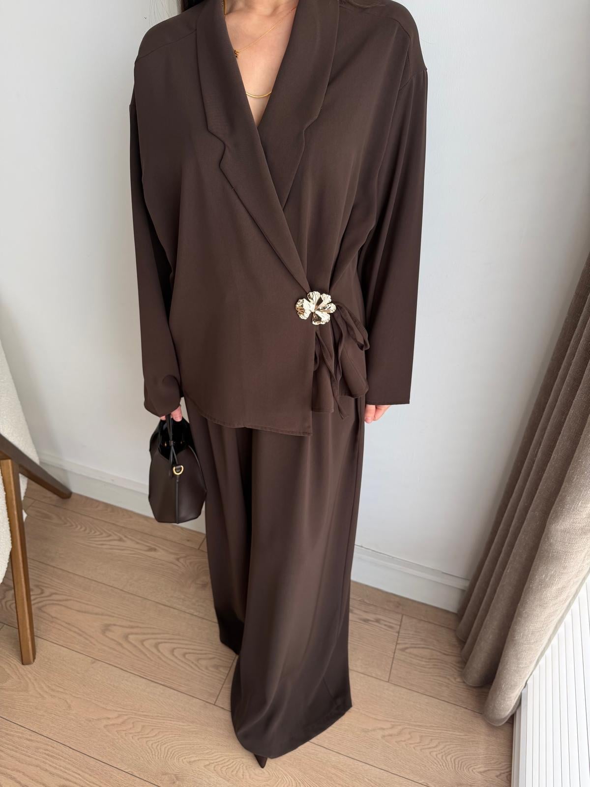 Kahve rengi Gül Broşlu Ceket Pantolon Takım 8896