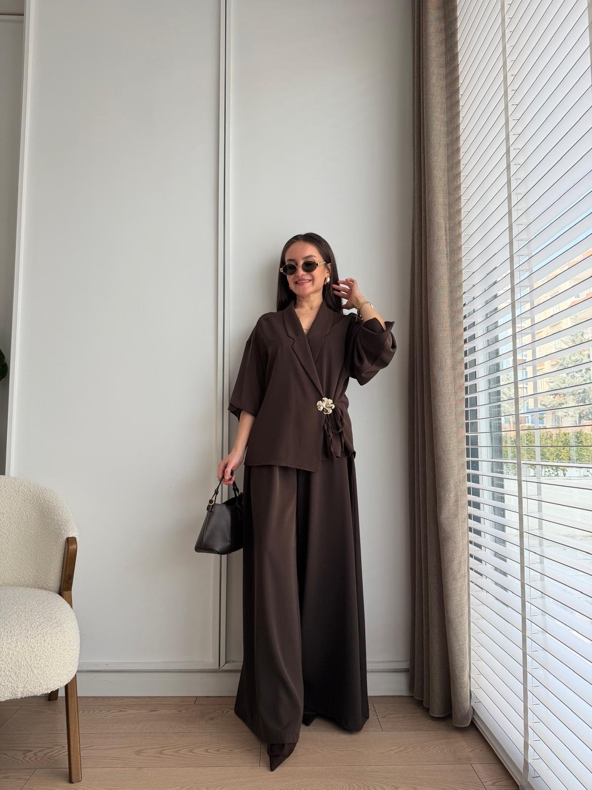 Kahve rengi Gül Broşlu Ceket Pantolon Takım 8896