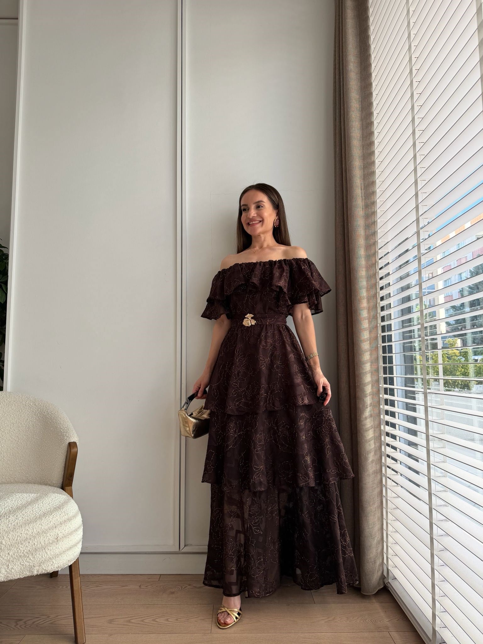 Kahve rengi Katlı Yakası Lastikli Kat Kat Nakışlı Elbise 9549