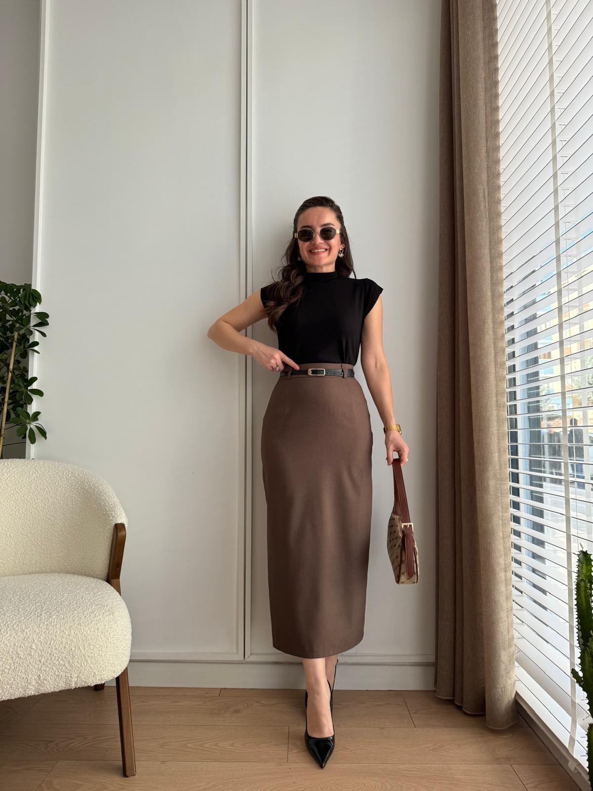 Kahve rengi Kemerli Arkası Yırtmaçlı Etek 1232
