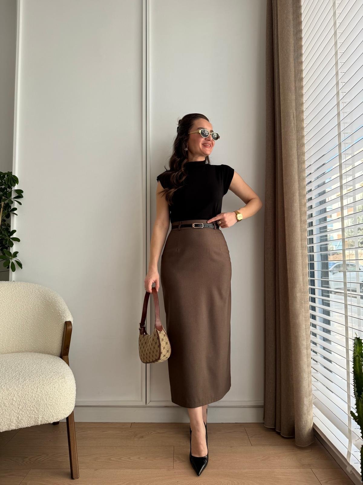 Kahve rengi Kemerli Arkası Yırtmaçlı Etek 1232