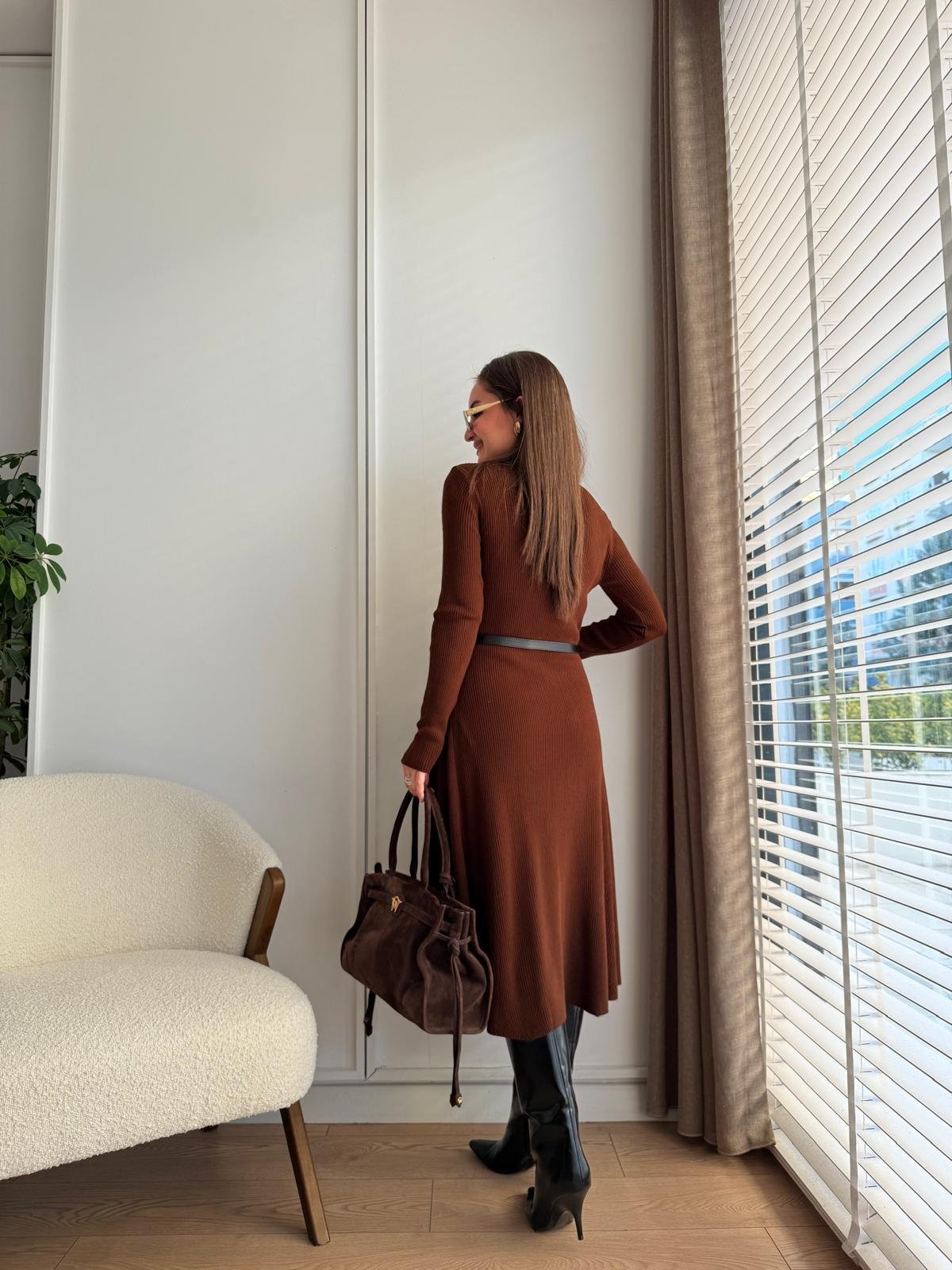 Kahve rengi Kemerli Kloş Kesim Triko Elbise 22455