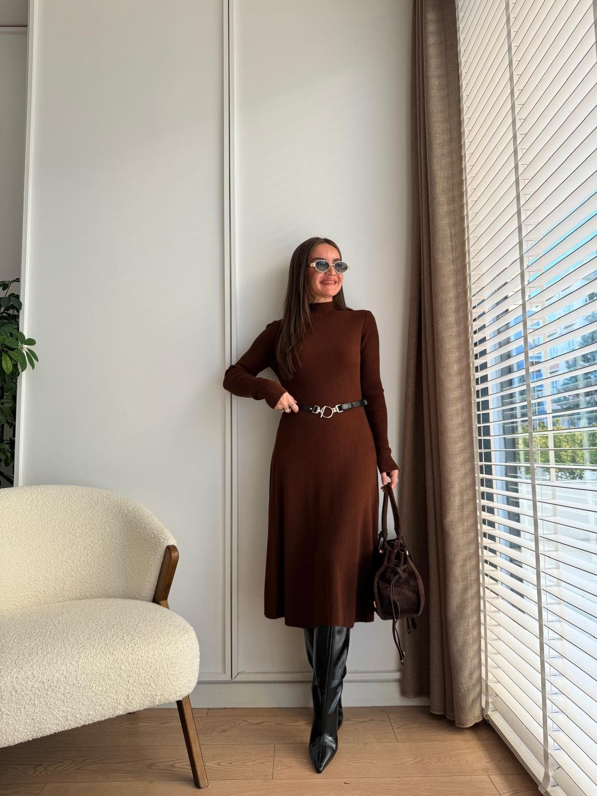 Kahve rengi Kemerli Kloş Kesim Triko Elbise 22455