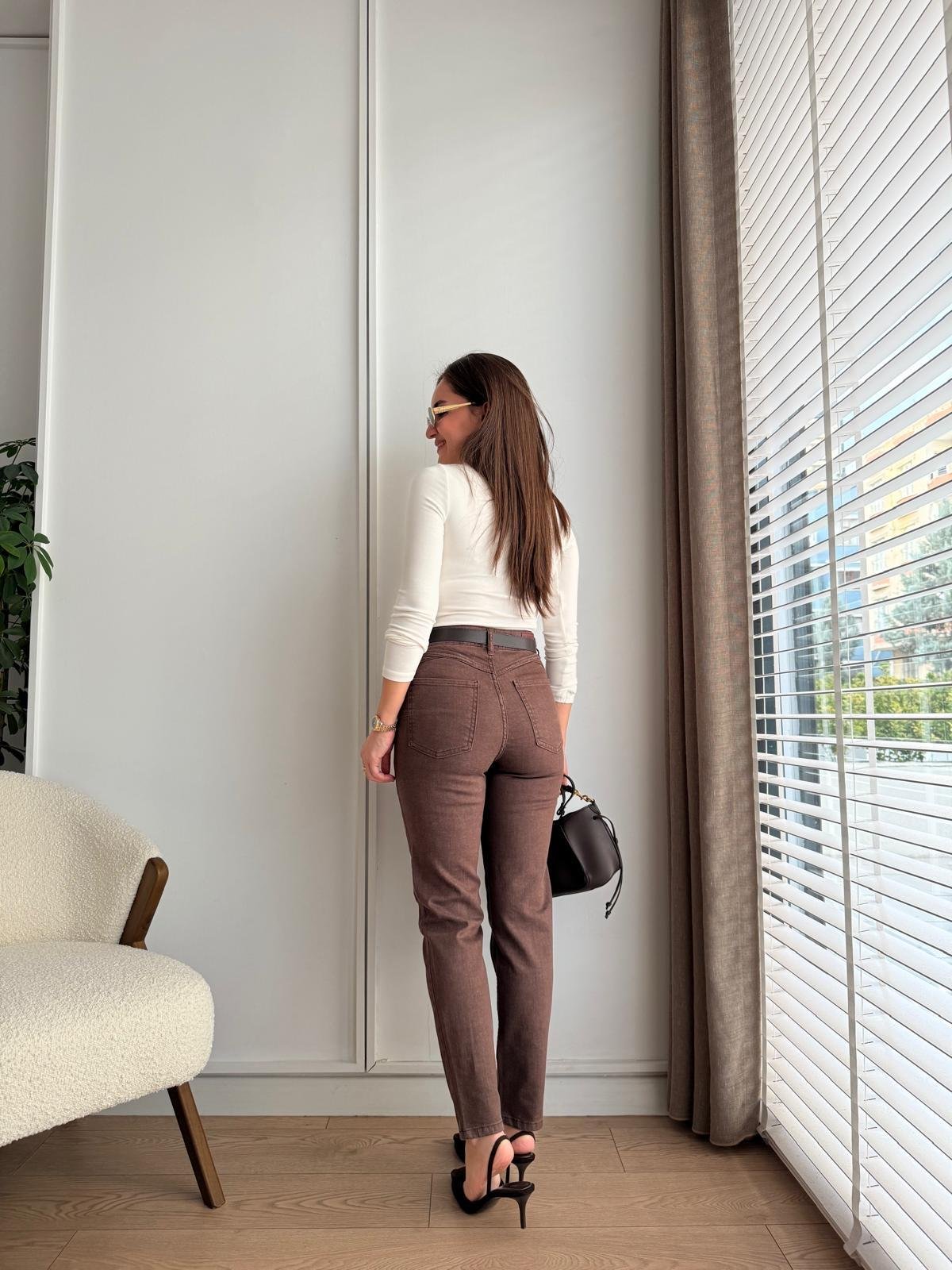Kahve rengi Kemerli Mom Jean D891