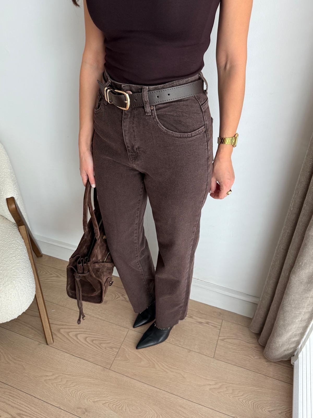 Kahve rengi Kemerli Paçası Kesik Jean 102