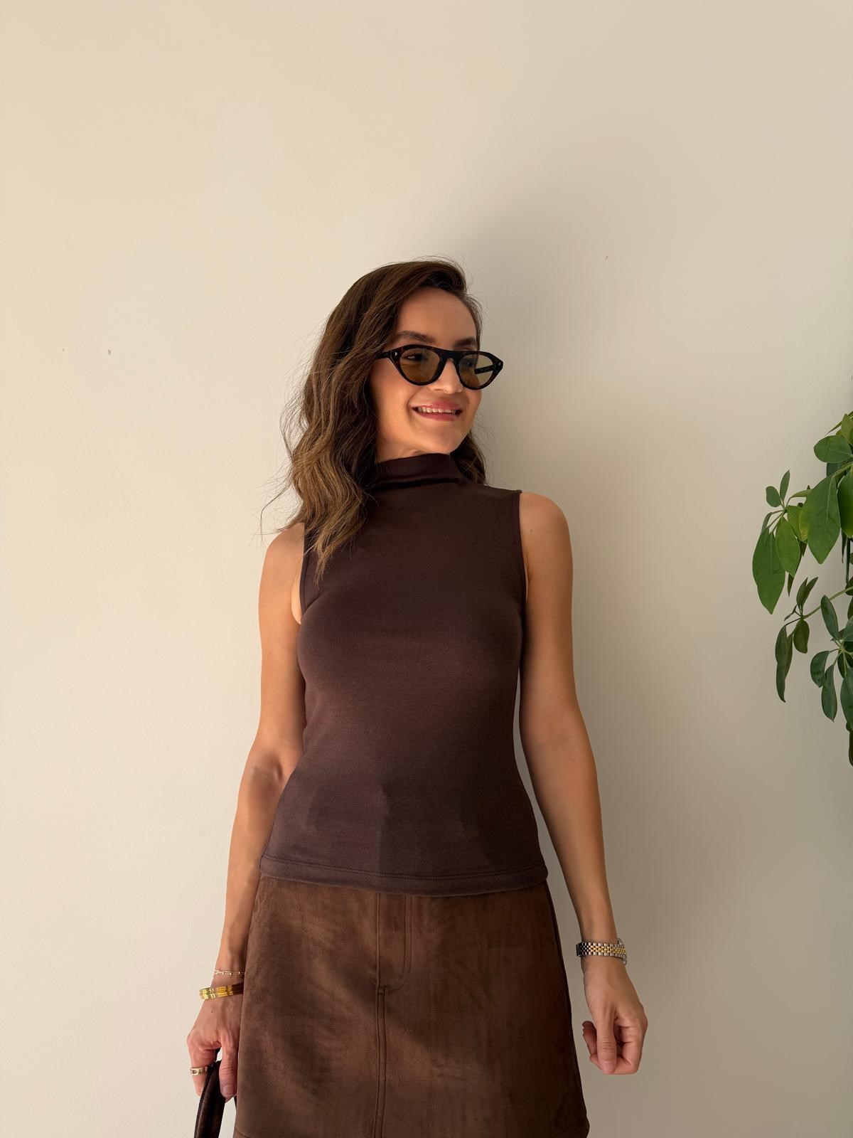 Kahve rengi Kısa Balıkçı Yaka Sıfır Kol Bluz 02859