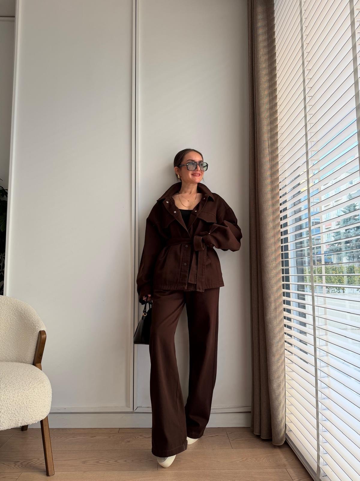 Kahve rengi Kuşaklı Çıtçıt Düğmeli Gabardin Takım 8897