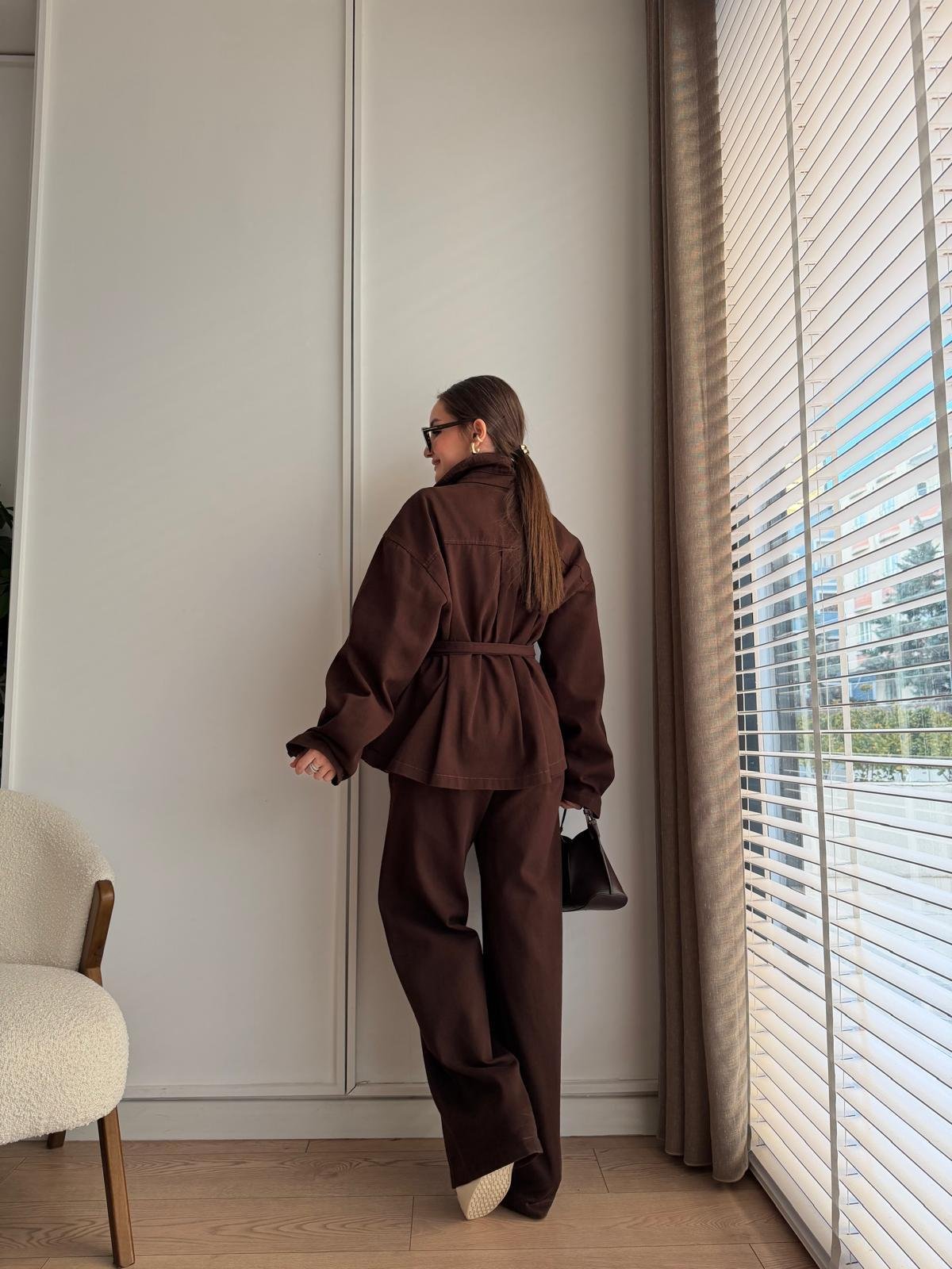 Kahve rengi Kuşaklı Çıtçıt Düğmeli Gabardin Takım 8897