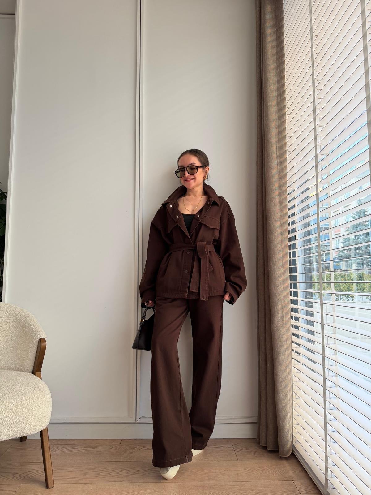 Kahve rengi Kuşaklı Çıtçıt Düğmeli Gabardin Takım 8897