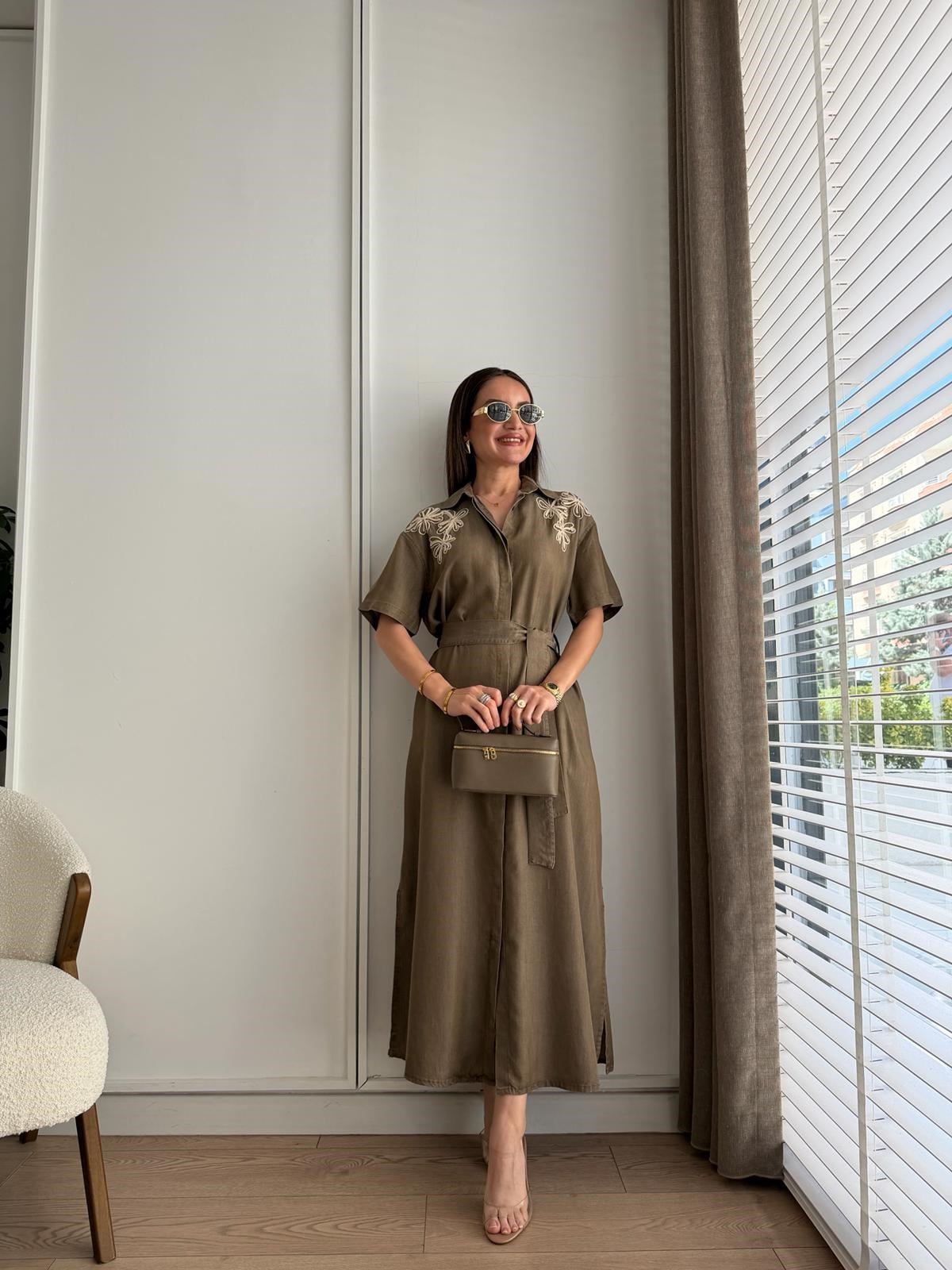 Kahve rengi Nakış Detaylı Kuşaklı Gömlek Elbise 4399