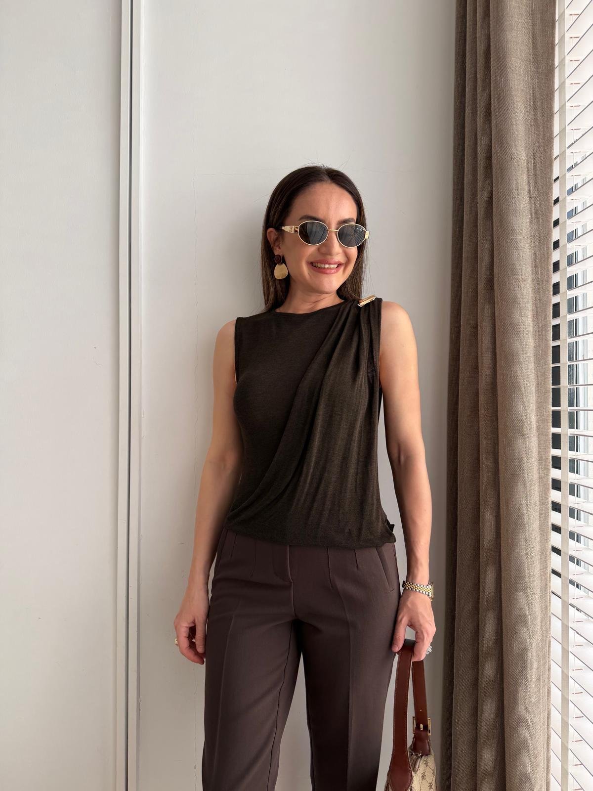 Kahve rengi Omzu Bronş Detaylı Merserize Bluz 4731