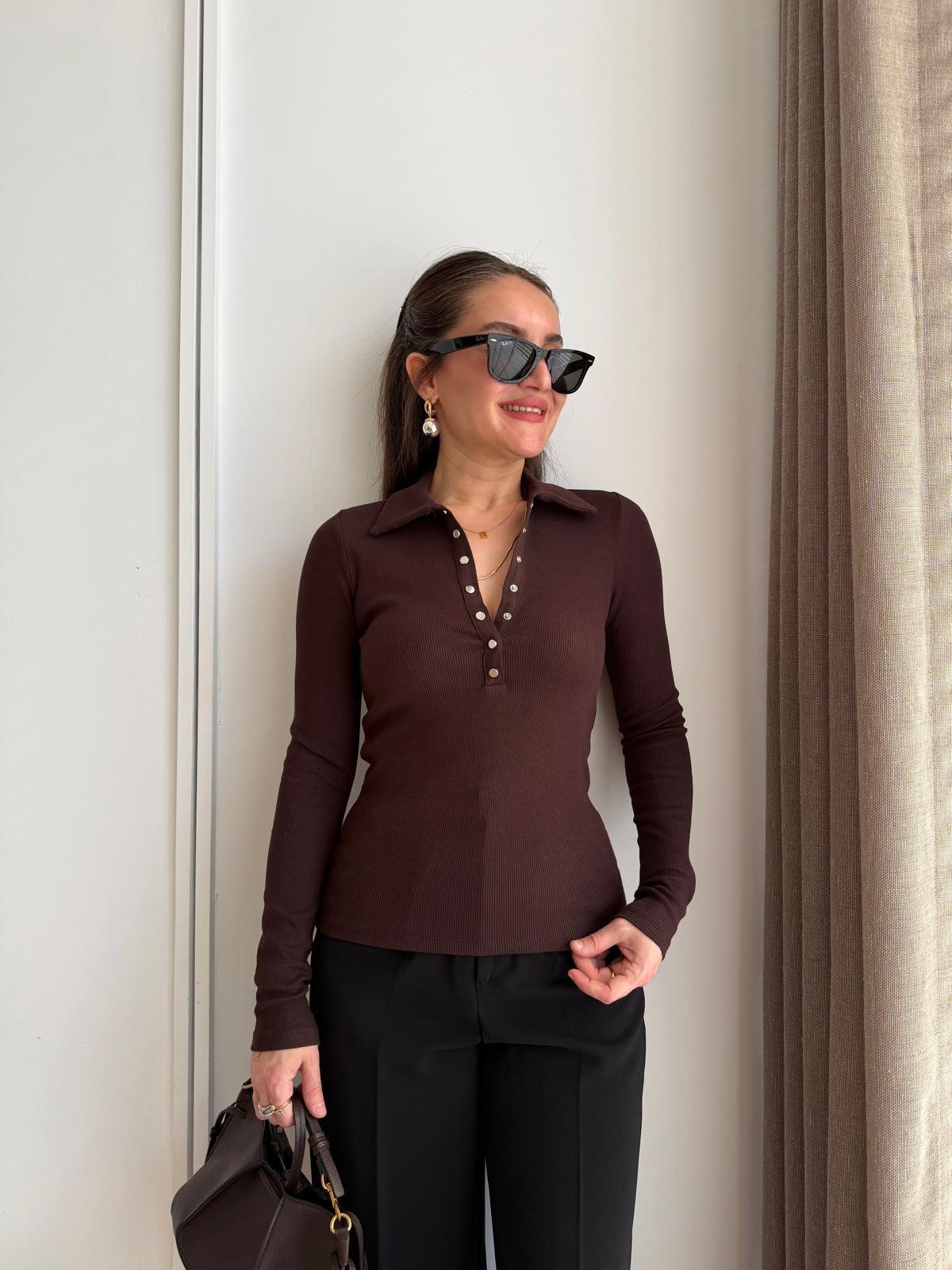 Kahve rengi Polo Yaka Çıtçıtlı Kaşkorse Bluz 17276