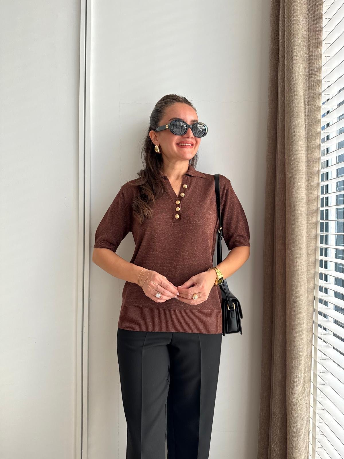 Kahve rengi Polo Yaka Gold Düğmeli Simli Bluz 251111