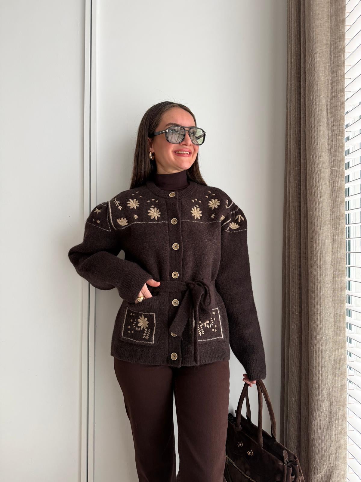 Kahve rengi Premıum Nakış Detaylı Kuşaklı Hırka 9019