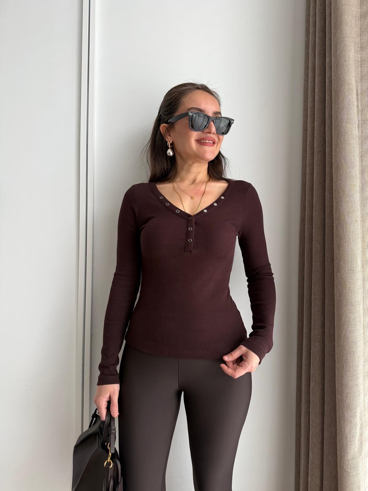 Kahve rengi V Yaka Çıtçıtlı Kaşkorse Bluz 17211