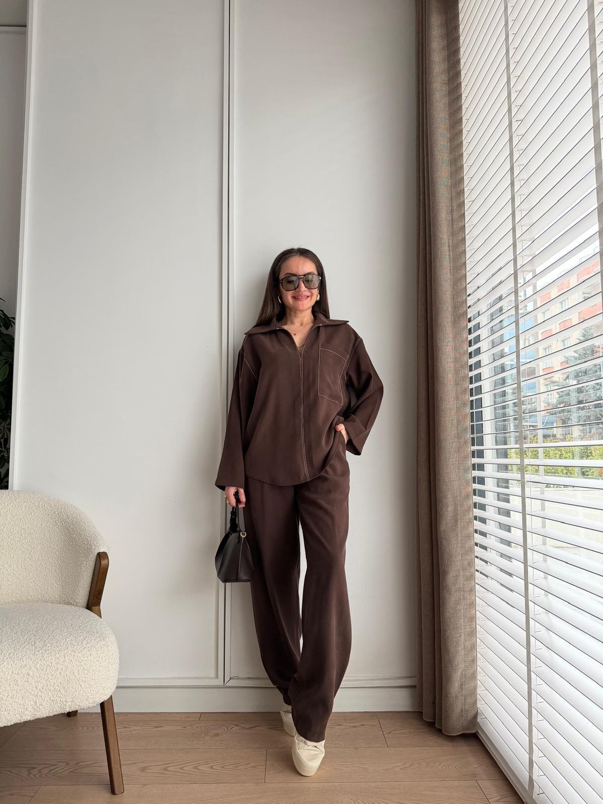 Kahve rengi V Yaka Dikiş Detaylı Tensel Takım 0678
