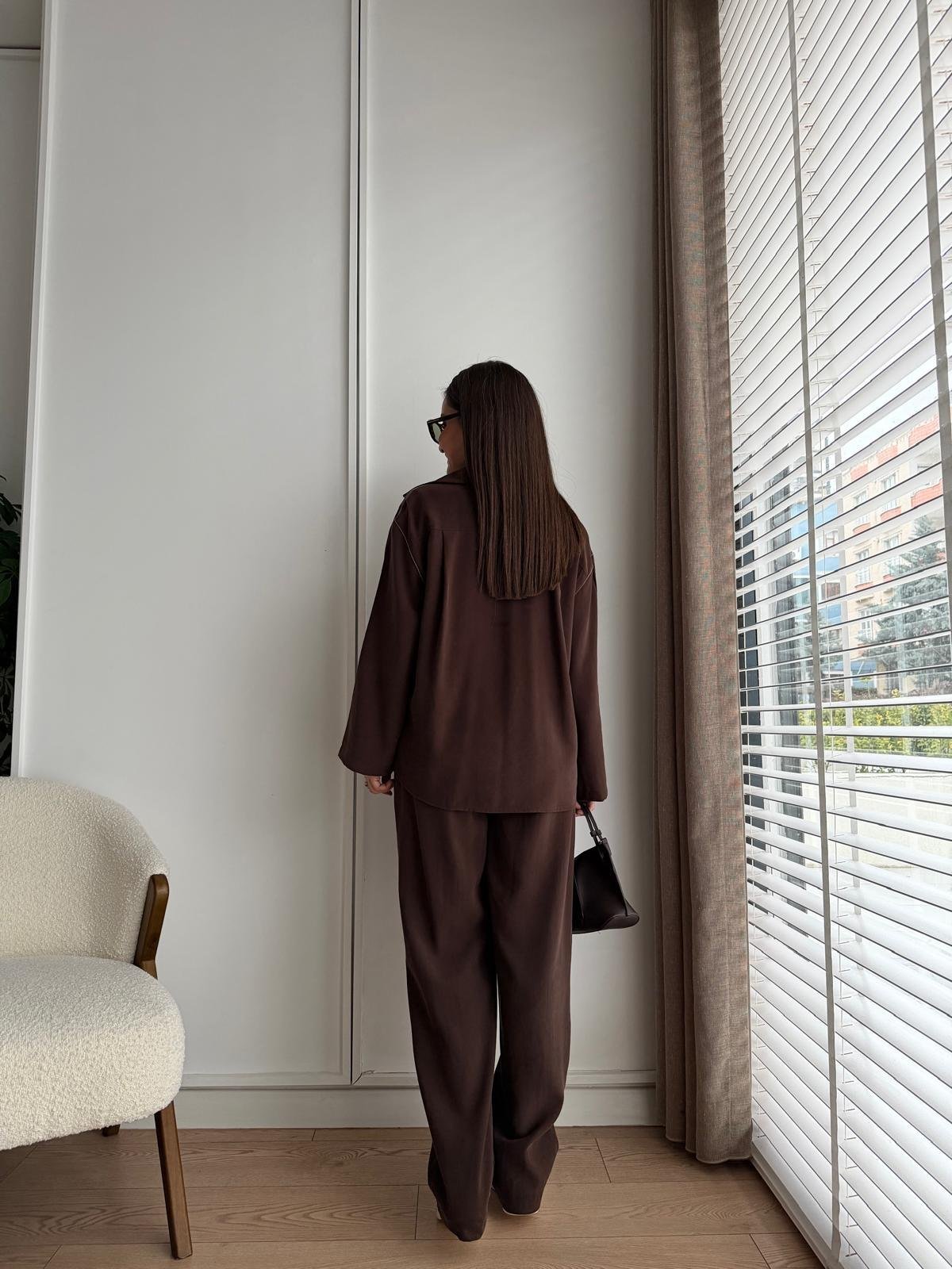 Kahve rengi V Yaka Dikiş Detaylı Tensel Takım 0678