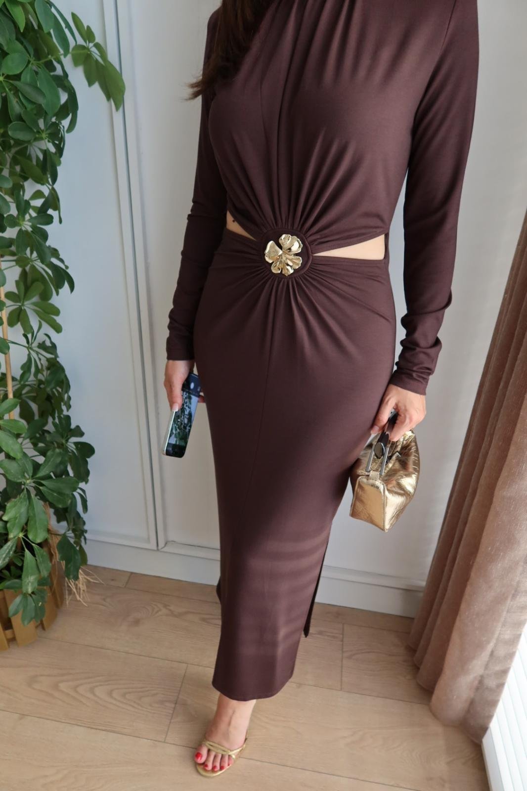 Kahve rengi Vatkalı Bel Dekolte Detaylı Broşlu Elbise 9128