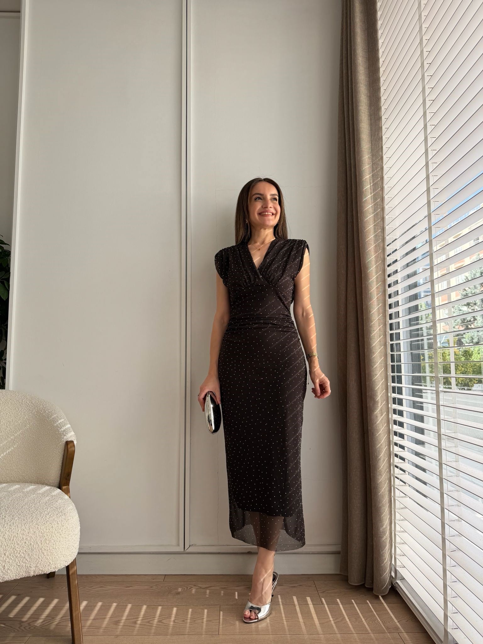 Kahve rengi Vatkalı Yanları Drapeli Taşlı Elbise 4071