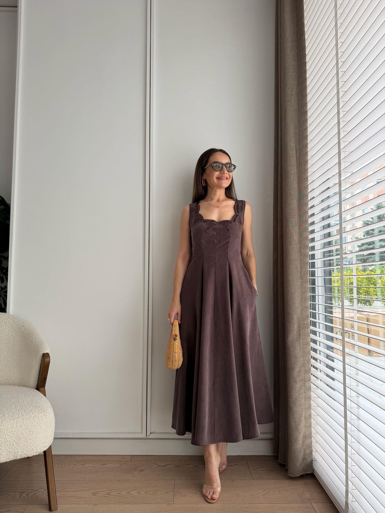 Kahve rengi Yaka Detaylı Tensel Elbise 0365