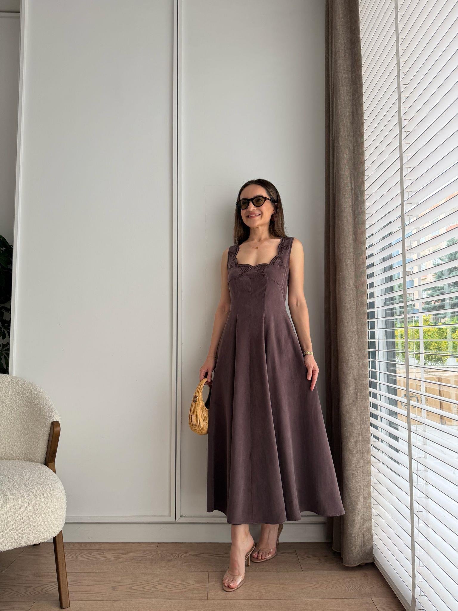 Kahve rengi Yaka Detaylı Tensel Elbise 0365