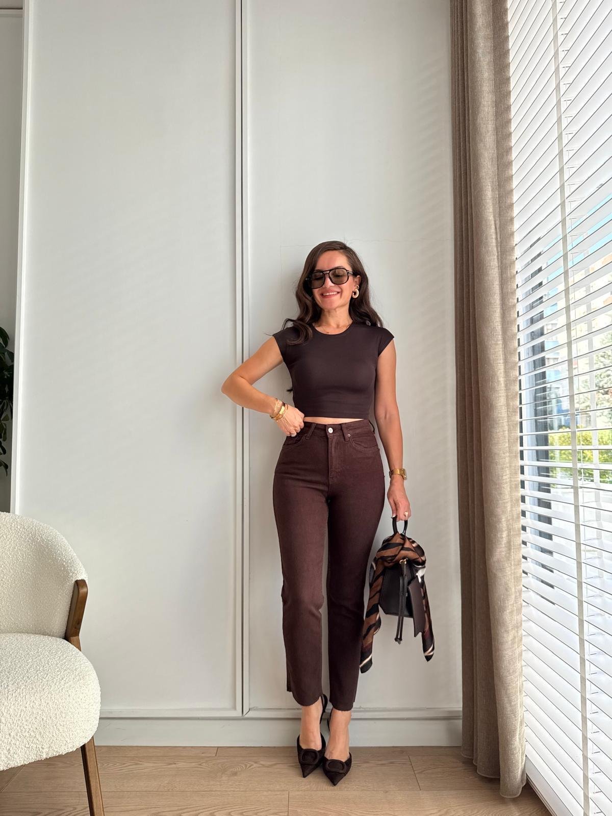 Kahve rengi Yüksek Bel Full Likralı Paçası Kesik Mom Jean 0764