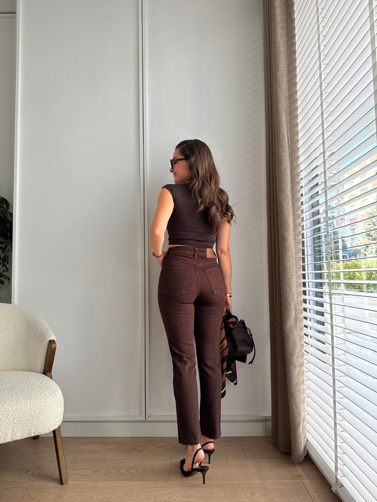 Kahve rengi Yüksek Bel Full Likralı Paçası Kesik Mom Jean 0764