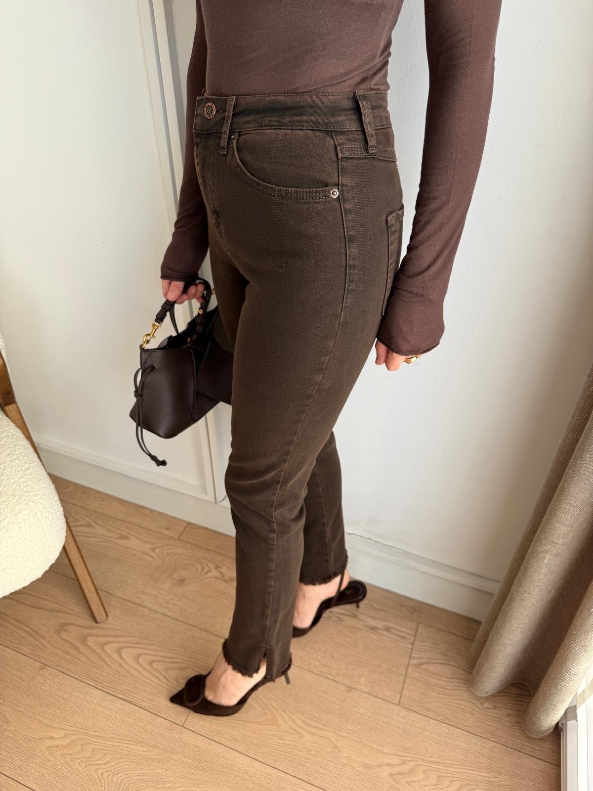 Kahve rengi Yüksek Bel Paça Detaylı Jean 7130