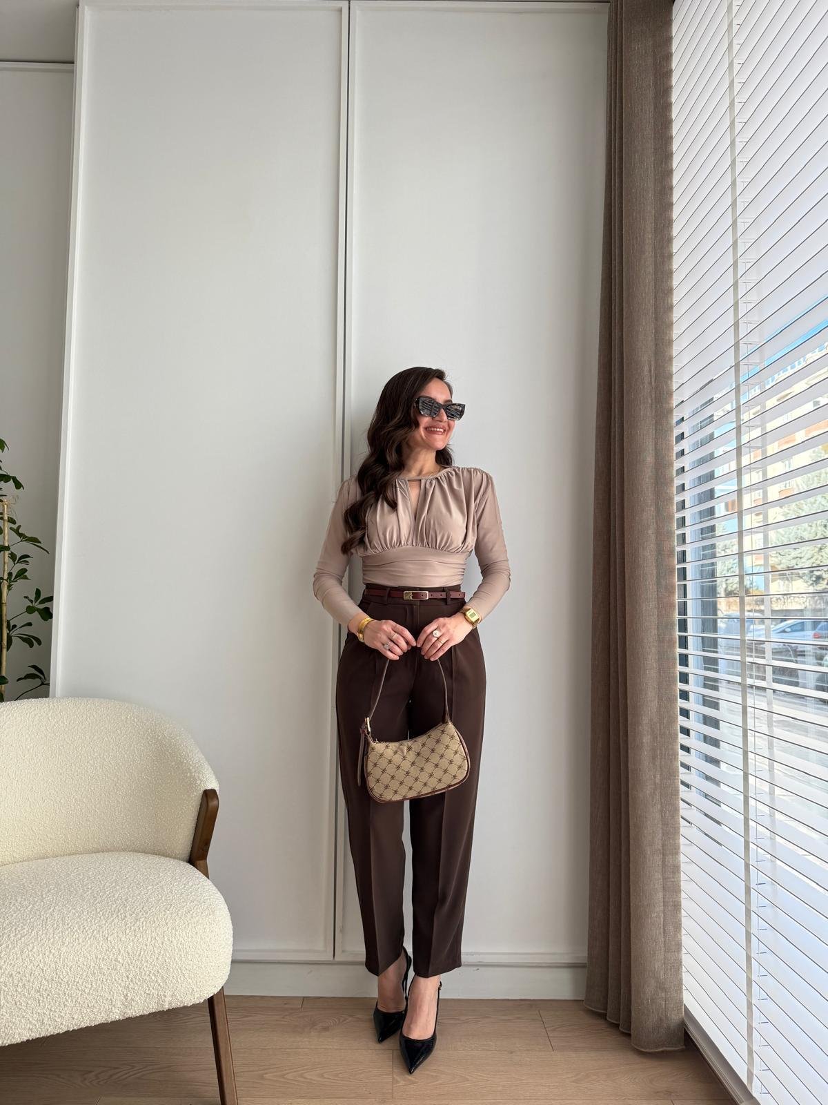 Kahve rengi Yüksek Bel Pensli Kemerli Kumaş Pantolon 3706