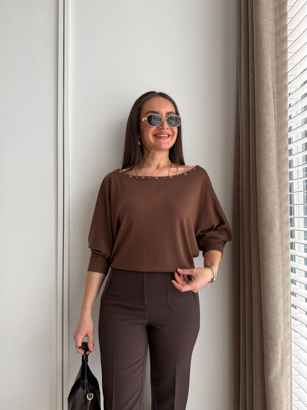 Kahve rengi Zımba Detaylı Yarasa Kol Bluz 22792