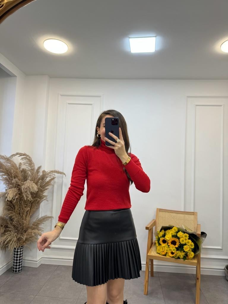 Kırmızı Boğazlı Triko Bluz 013
