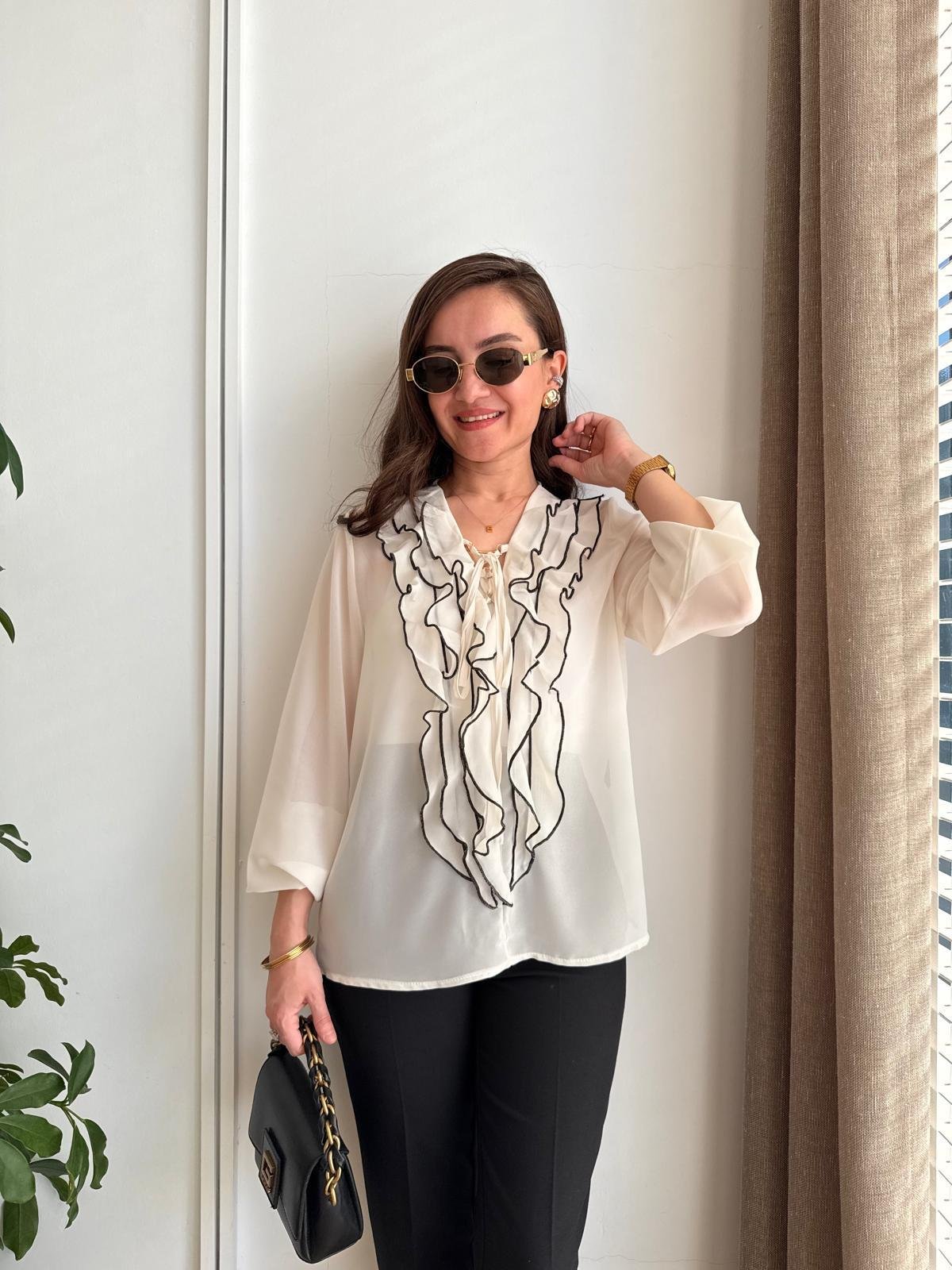 Krem Dikiş Detaylı Volanlı Şifon Gömlek 36494