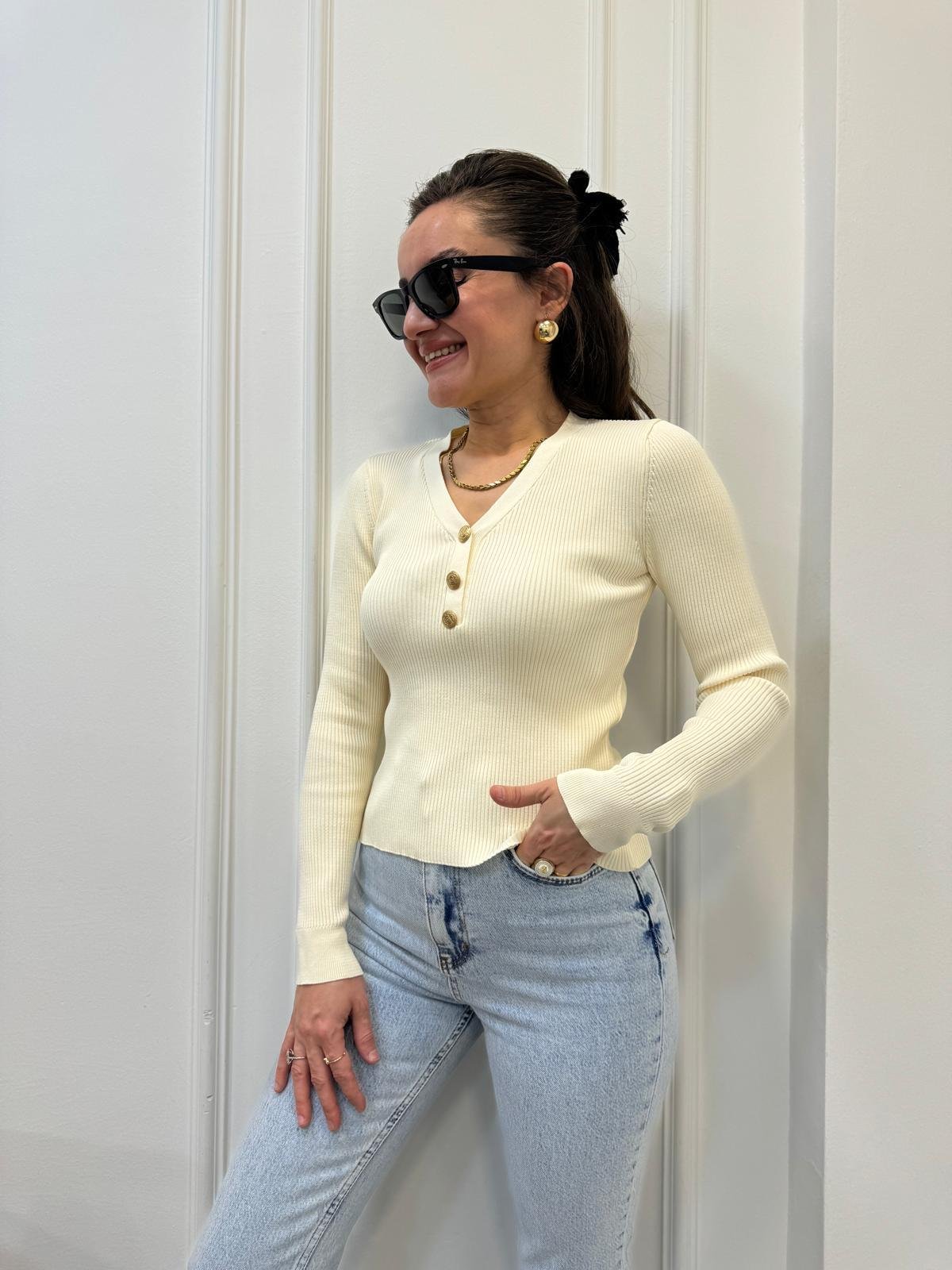 Krem V Yaka Gold Düğme Detaylı Fitilli Triko Bluz 4144