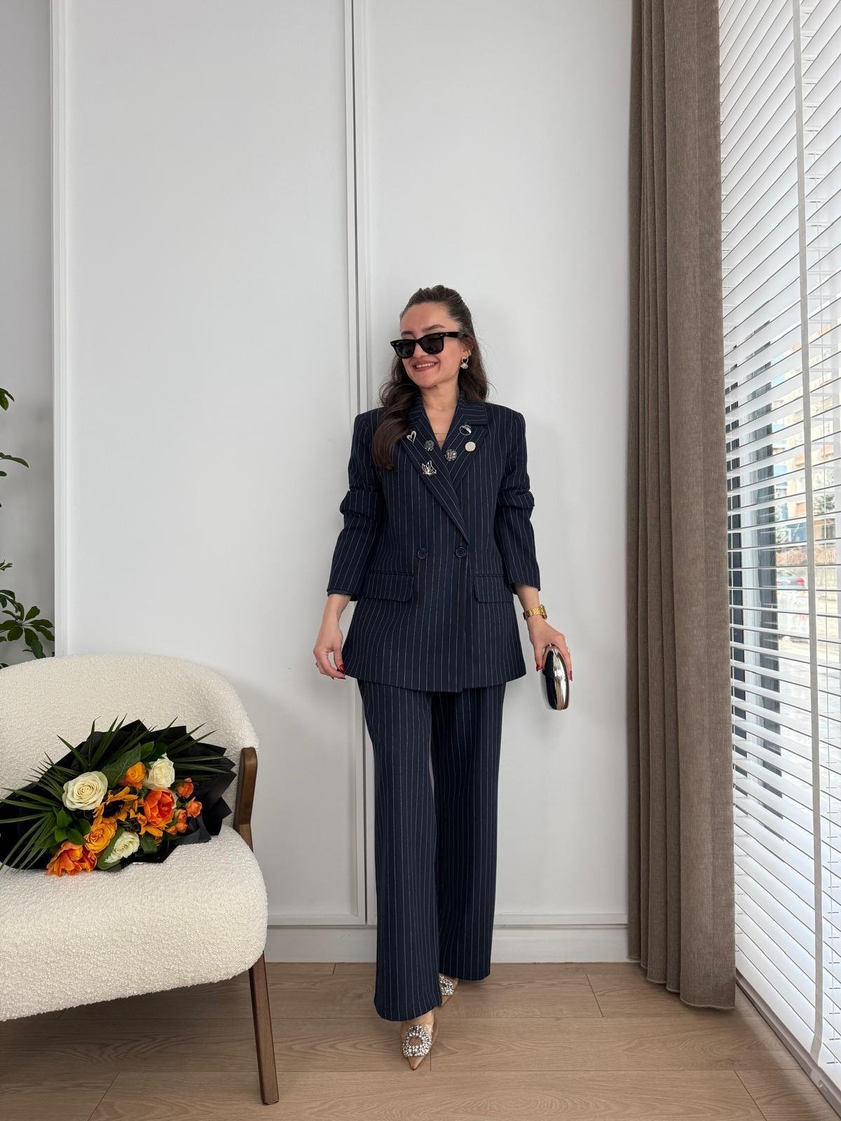 Lacivert Bronş Detaylı Çizgili Bol Paça Tasarım Blazer Takım 3508