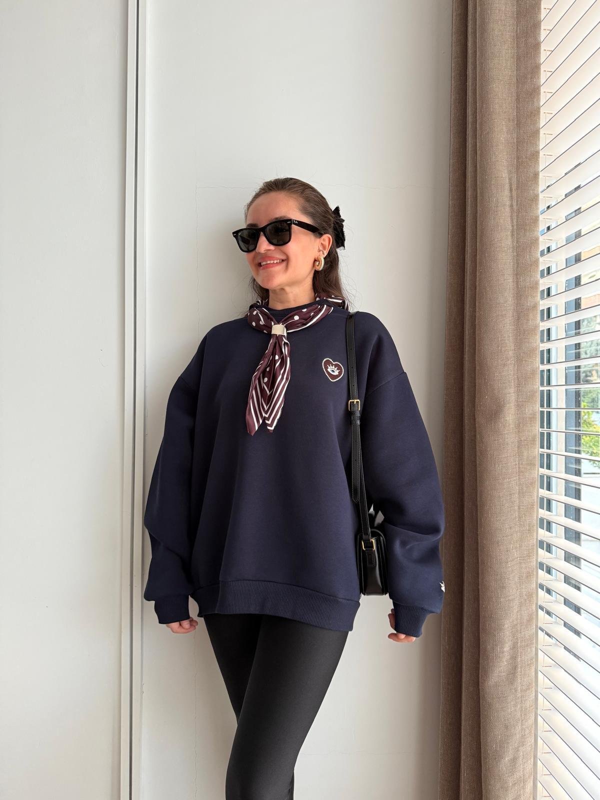 Lacivert Fular Detaylı Üç İplik Tasarım Sweatshirt 1083