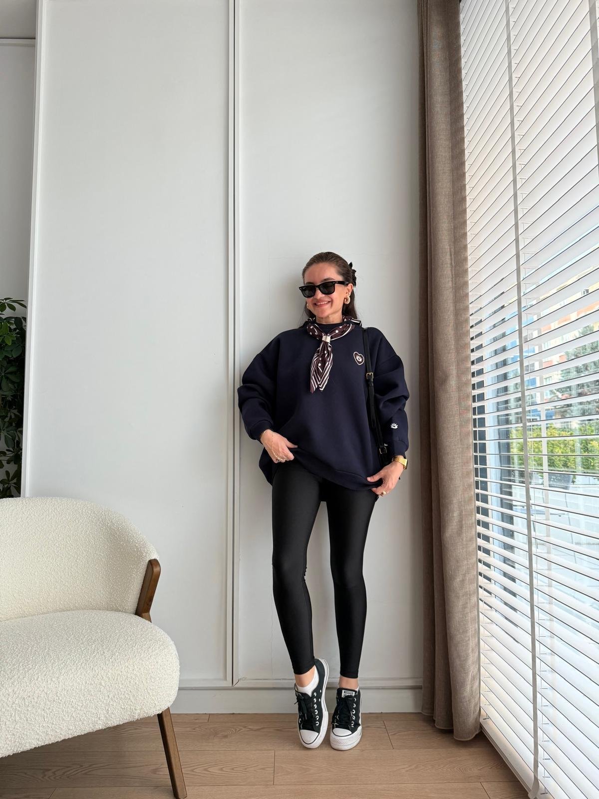 Lacivert Fular Detaylı Üç İplik Tasarım Sweatshirt 1083