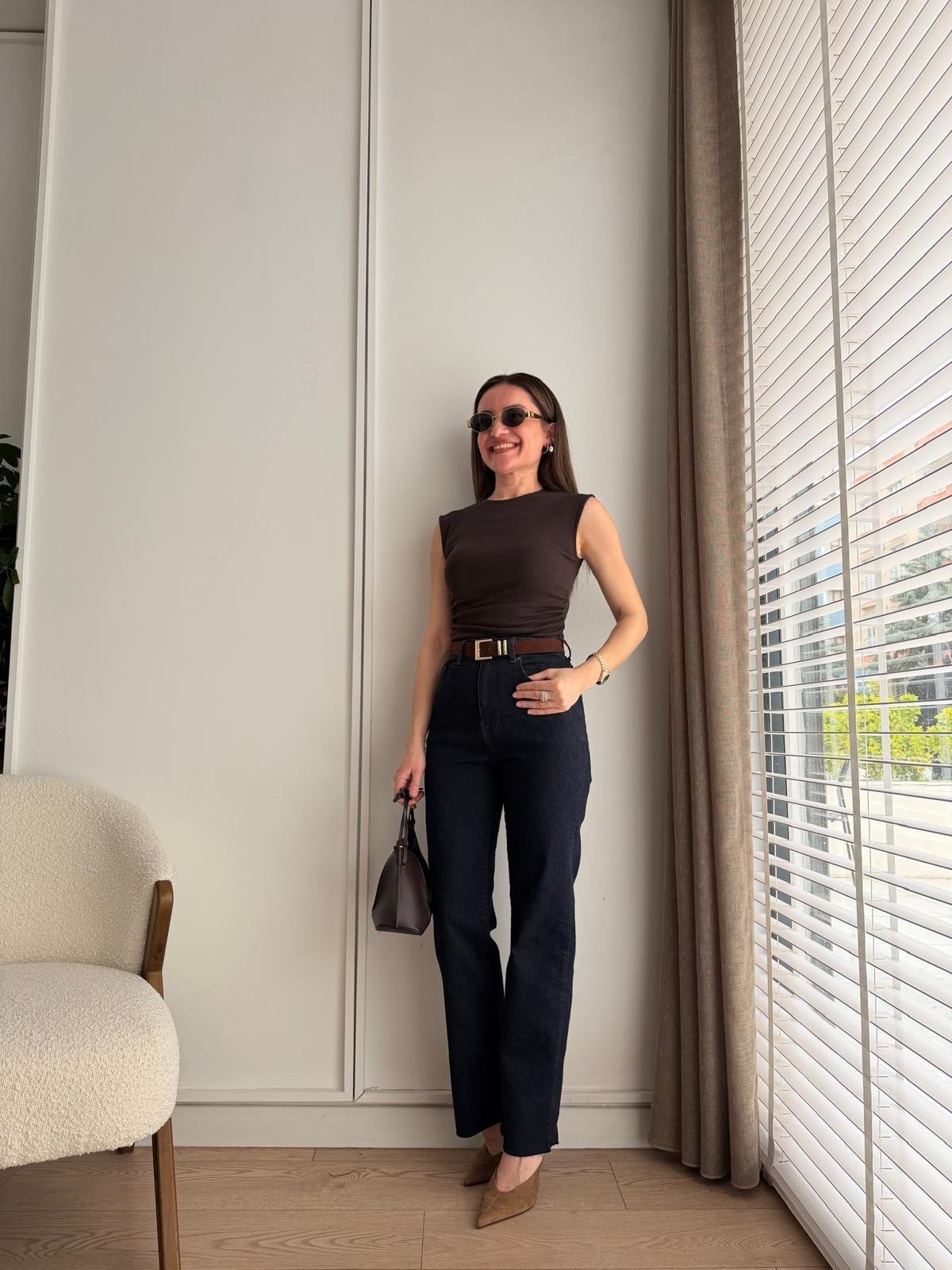 Lacivert Kemerli Paçası Kesik Jean 102