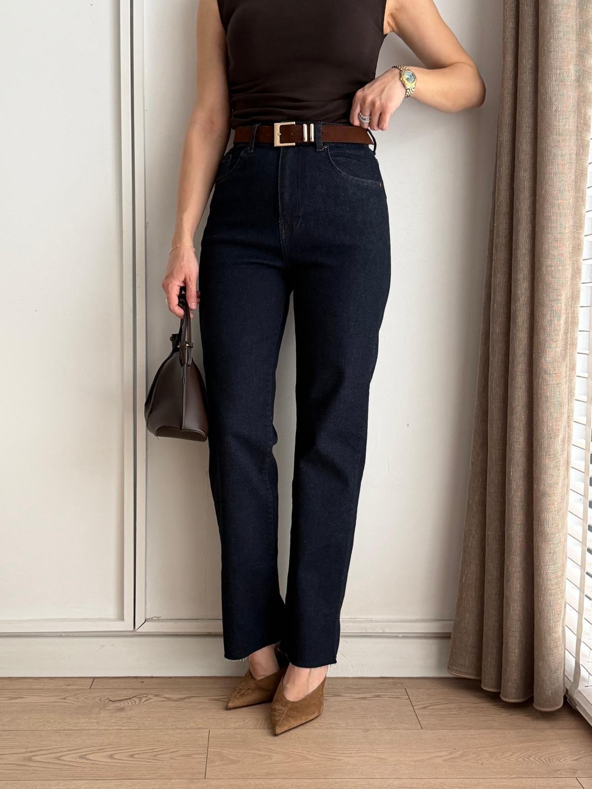 Lacivert Kemerli Paçası Kesik Jean 102