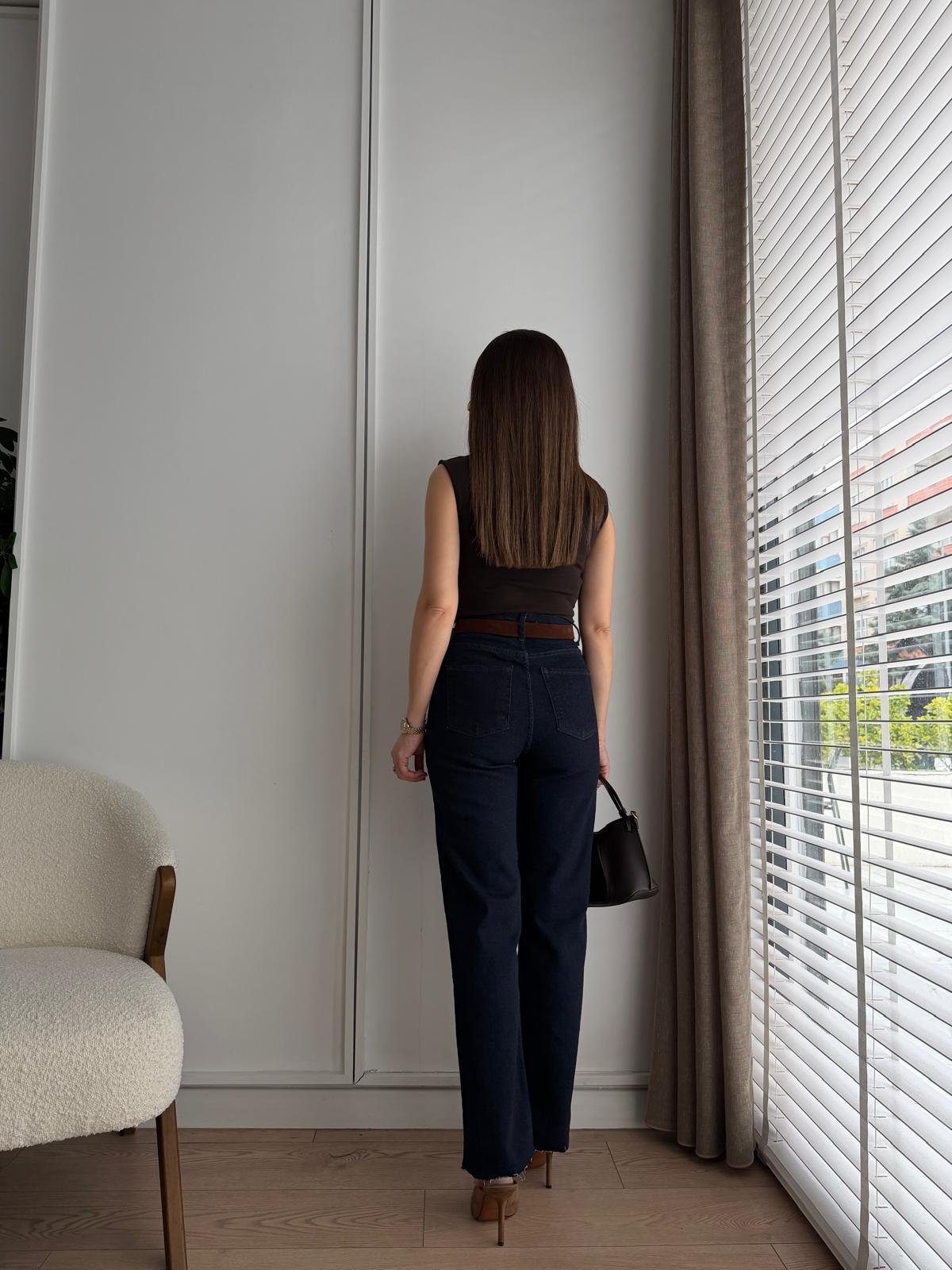 Lacivert Kemerli Paçası Kesik Jean 102