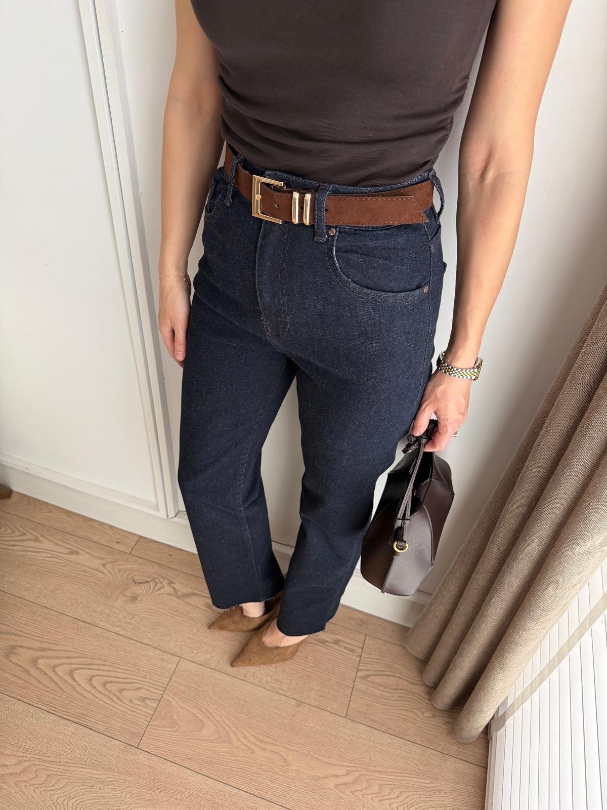 Lacivert Kemerli Paçası Kesik Jean 102